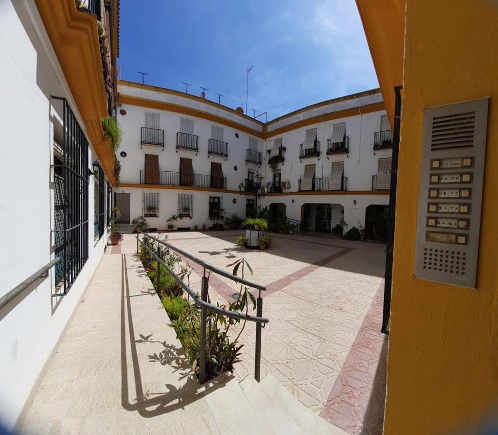 Budget And Cute Rooms With Balcony Sevilla Center 外观 照片