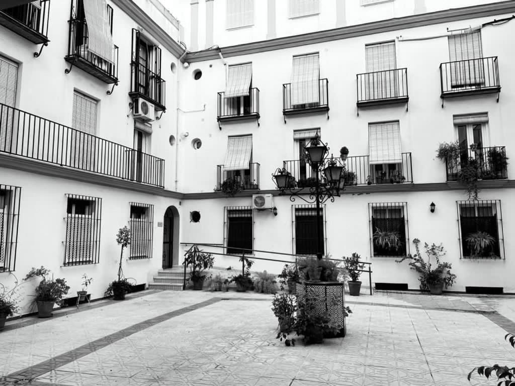 Budget And Cute Rooms With Balcony Sevilla Center 外观 照片