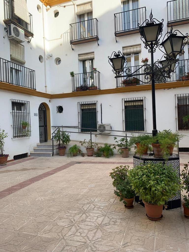Budget And Cute Rooms With Balcony Sevilla Center 外观 照片