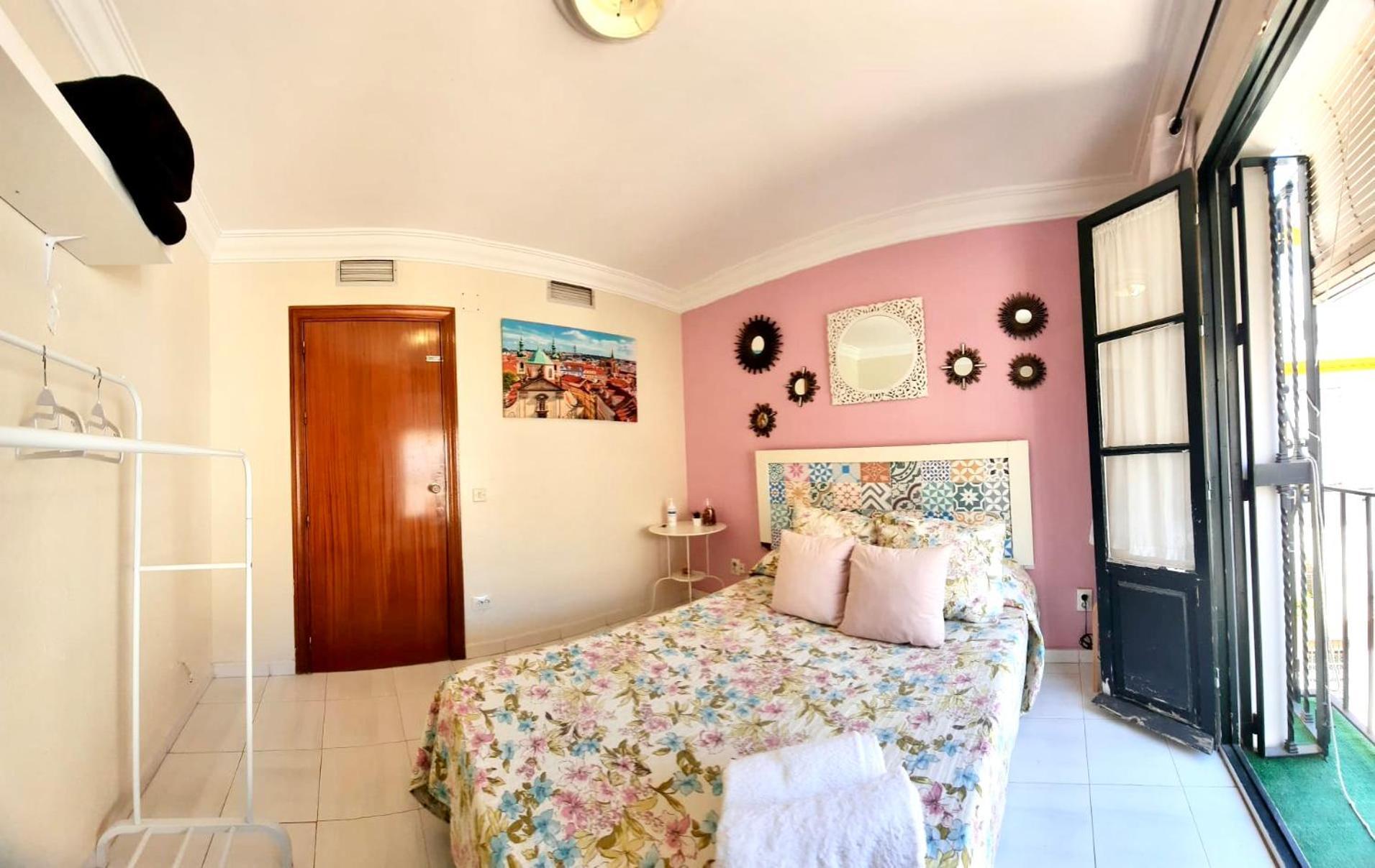 Budget And Cute Rooms With Balcony Sevilla Center 外观 照片