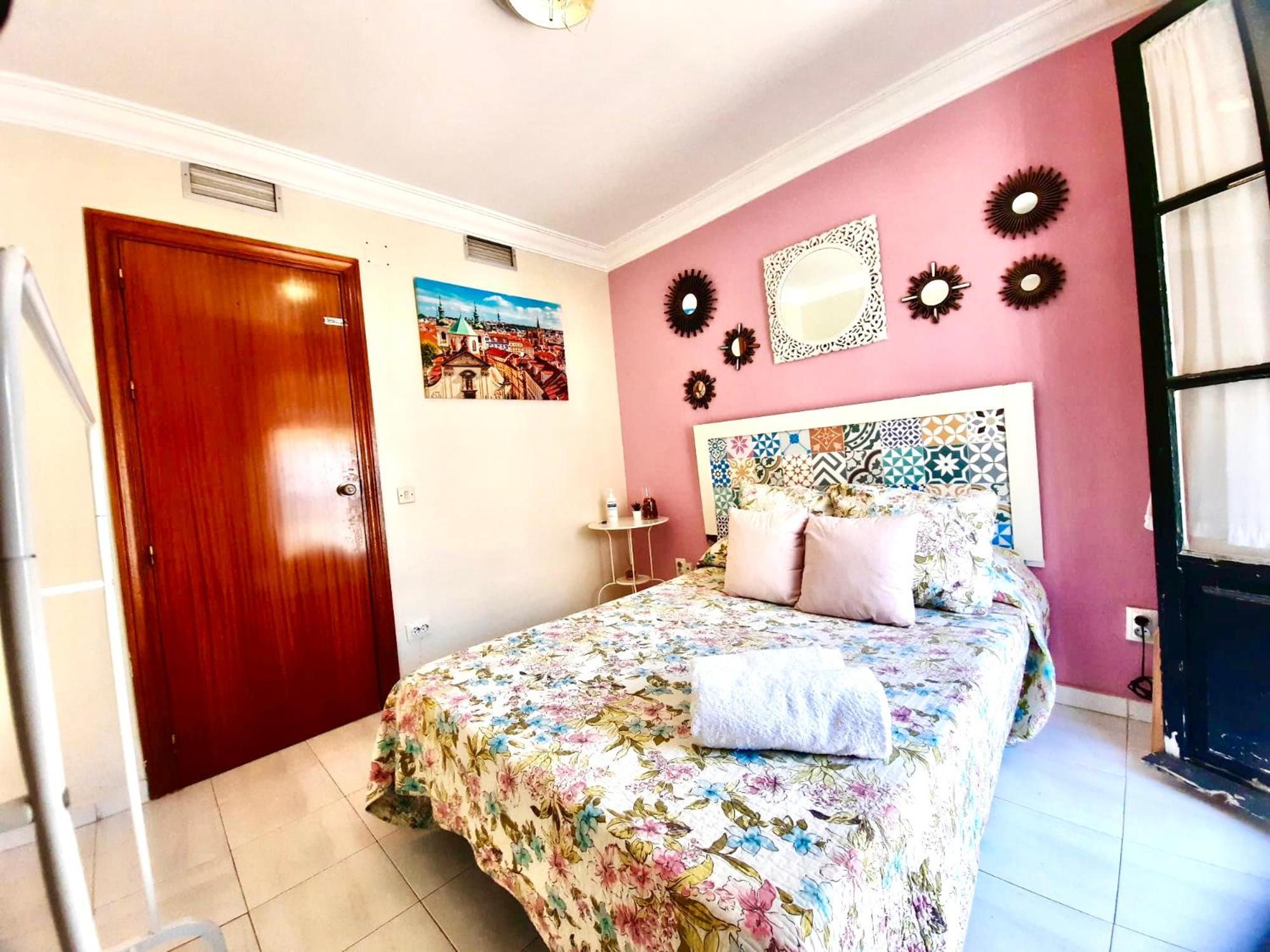 Budget And Cute Rooms With Balcony Sevilla Center 外观 照片