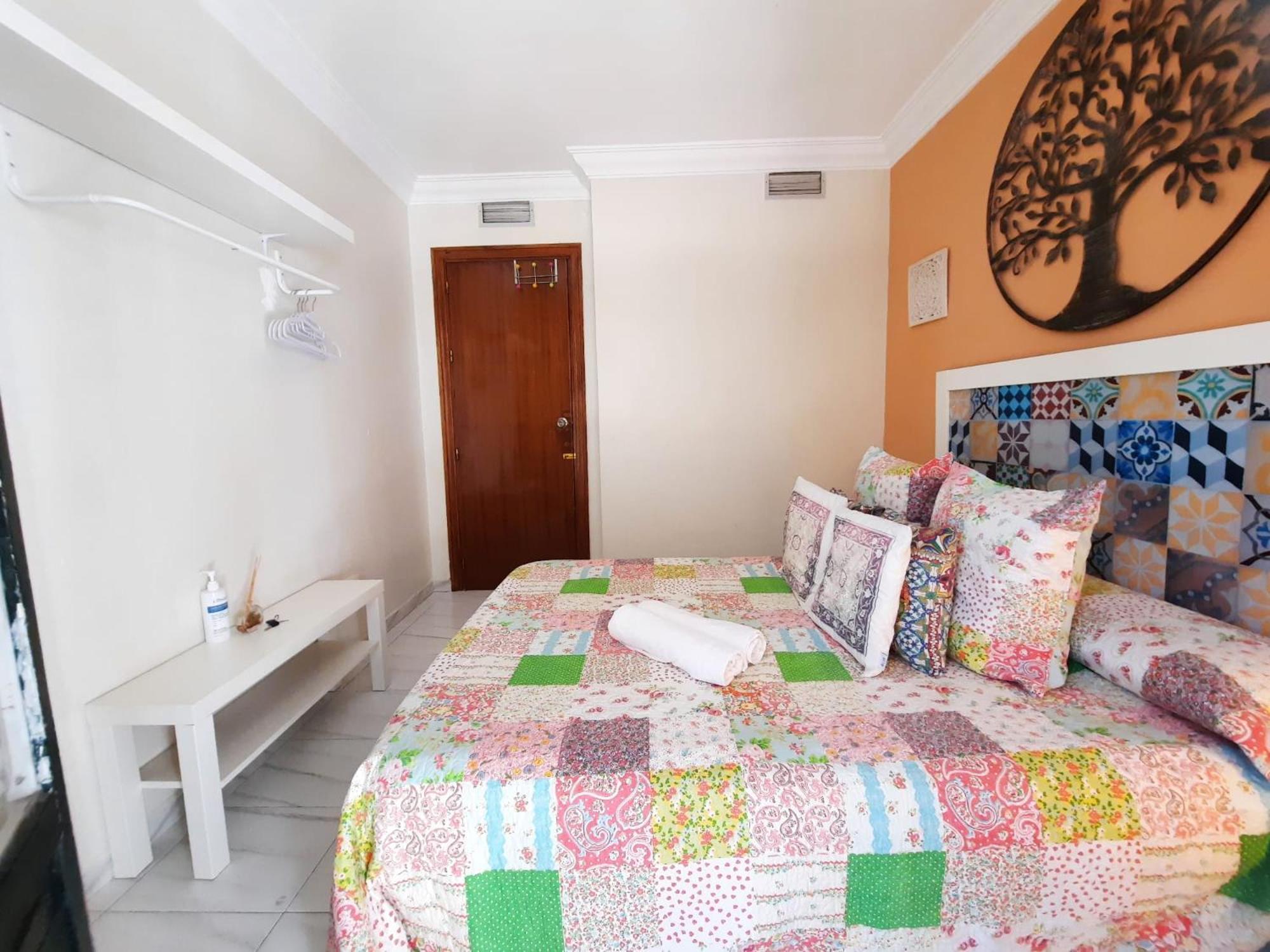 Budget And Cute Rooms With Balcony Sevilla Center 外观 照片